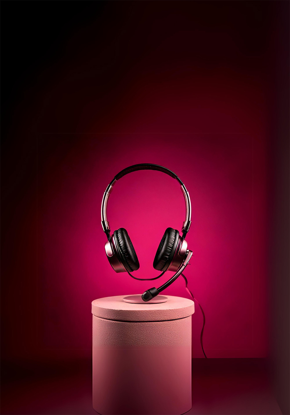 hörlurar på ett podie