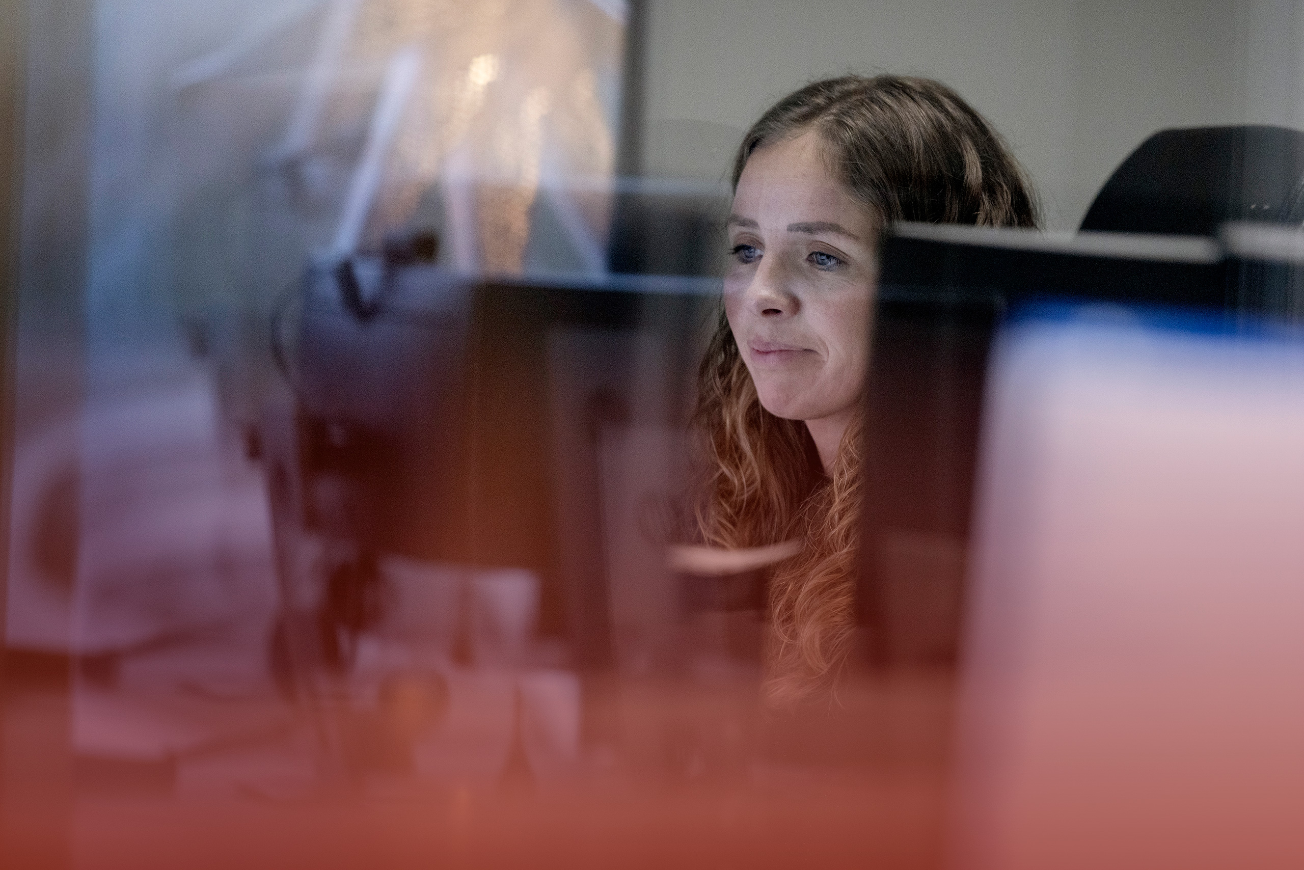 kvinna arbetar med redovisning